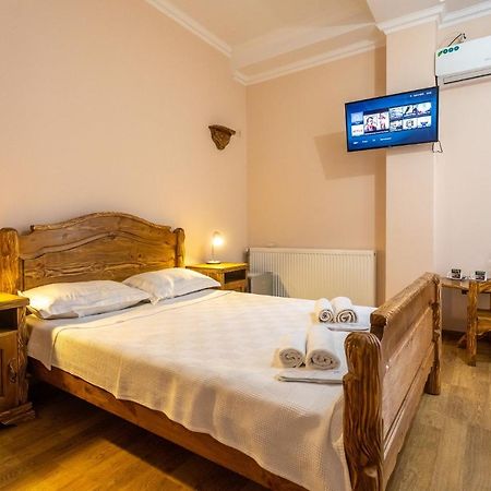 Hotel Phasis Kutaisi Esterno foto