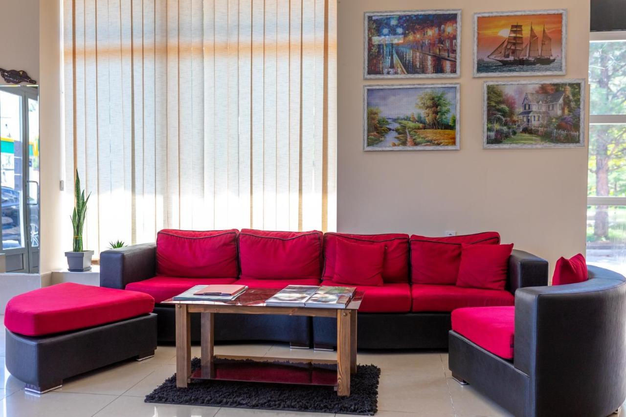Hotel Phasis Kutaisi Esterno foto