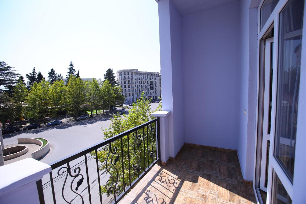 Hotel Phasis Kutaisi Esterno foto
