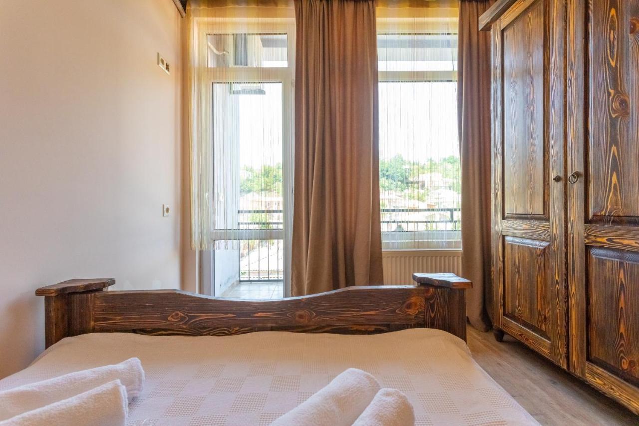 Hotel Phasis Kutaisi Esterno foto