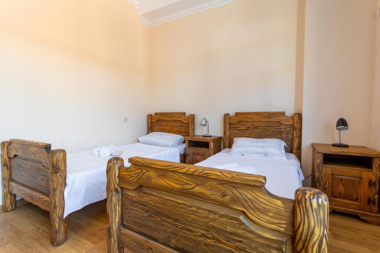 Hotel Phasis Kutaisi Esterno foto