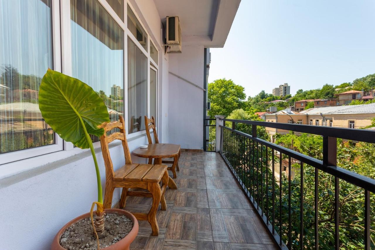 Hotel Phasis Kutaisi Esterno foto