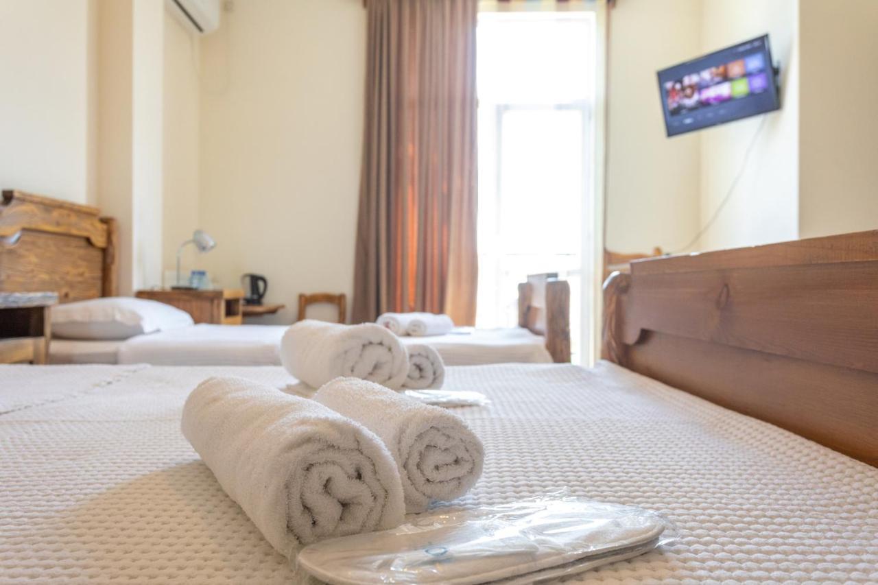 Hotel Phasis Kutaisi Esterno foto