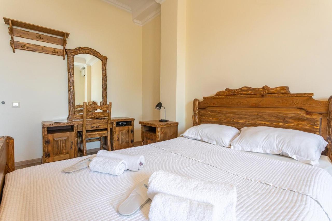 Hotel Phasis Kutaisi Esterno foto
