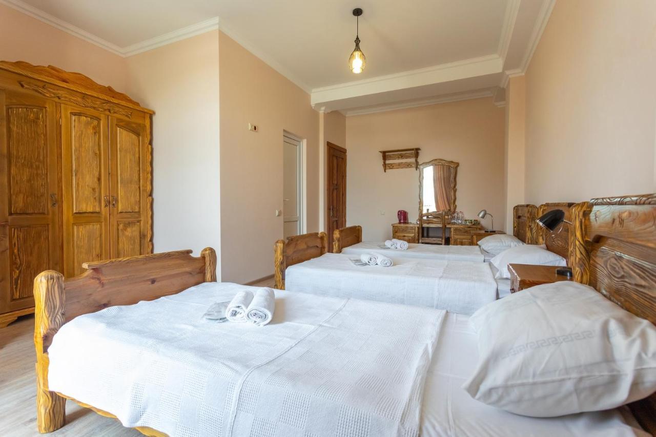 Hotel Phasis Kutaisi Esterno foto