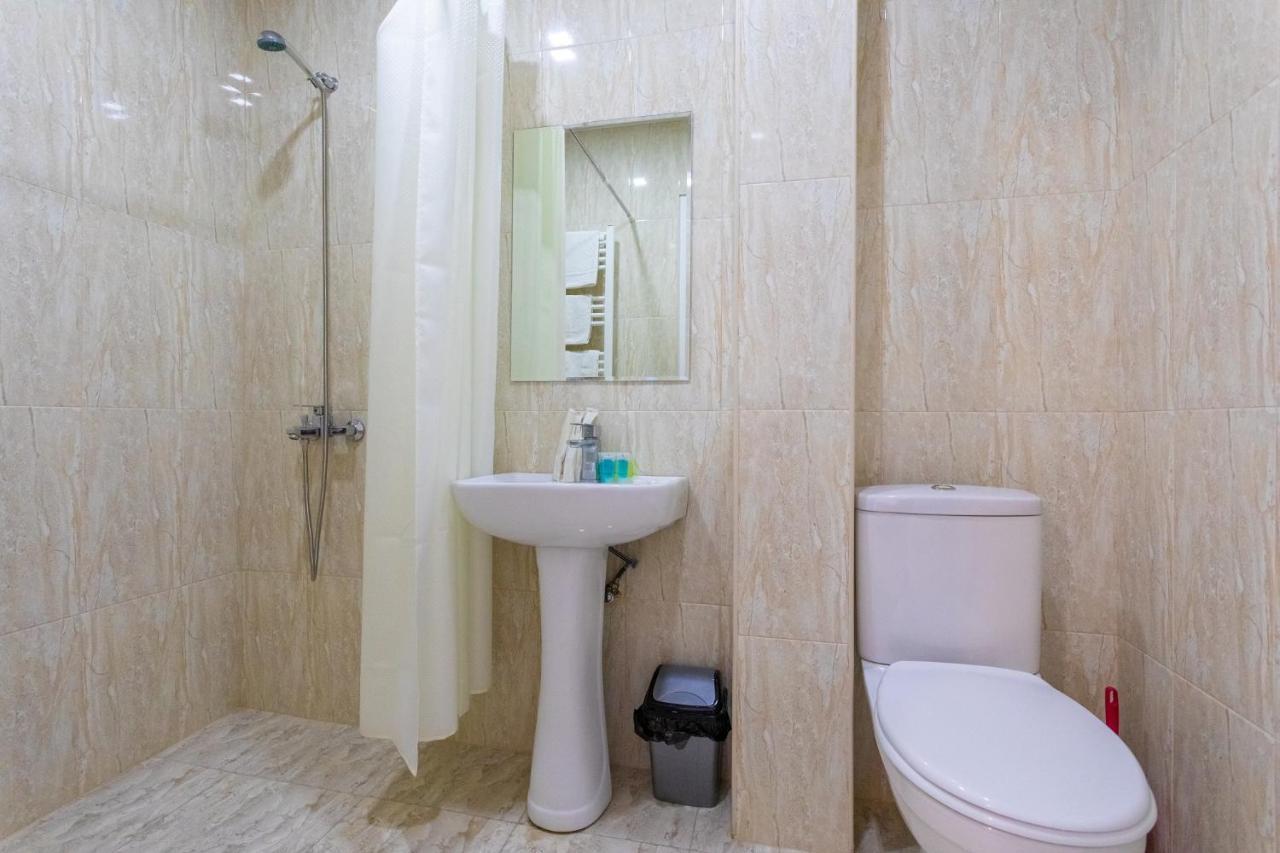 Hotel Phasis Kutaisi Esterno foto