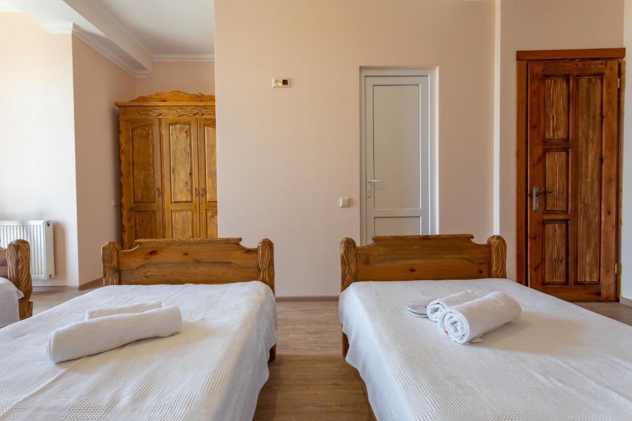 Hotel Phasis Kutaisi Esterno foto