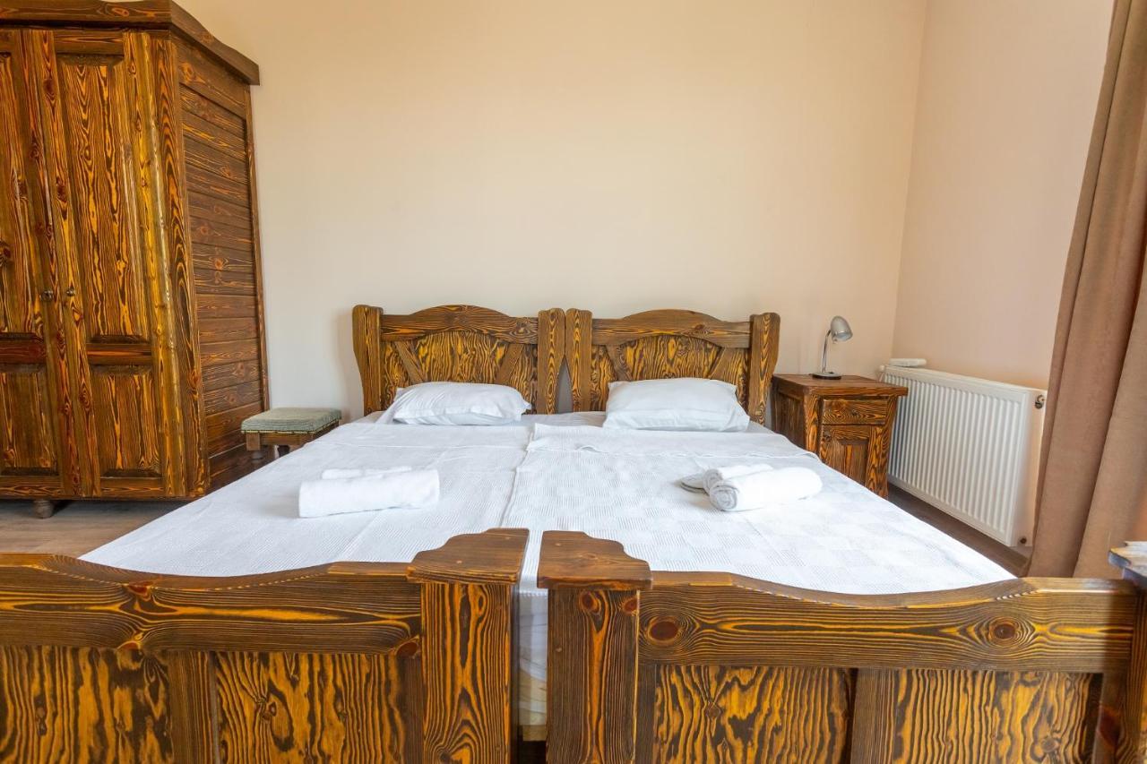 Hotel Phasis Kutaisi Esterno foto