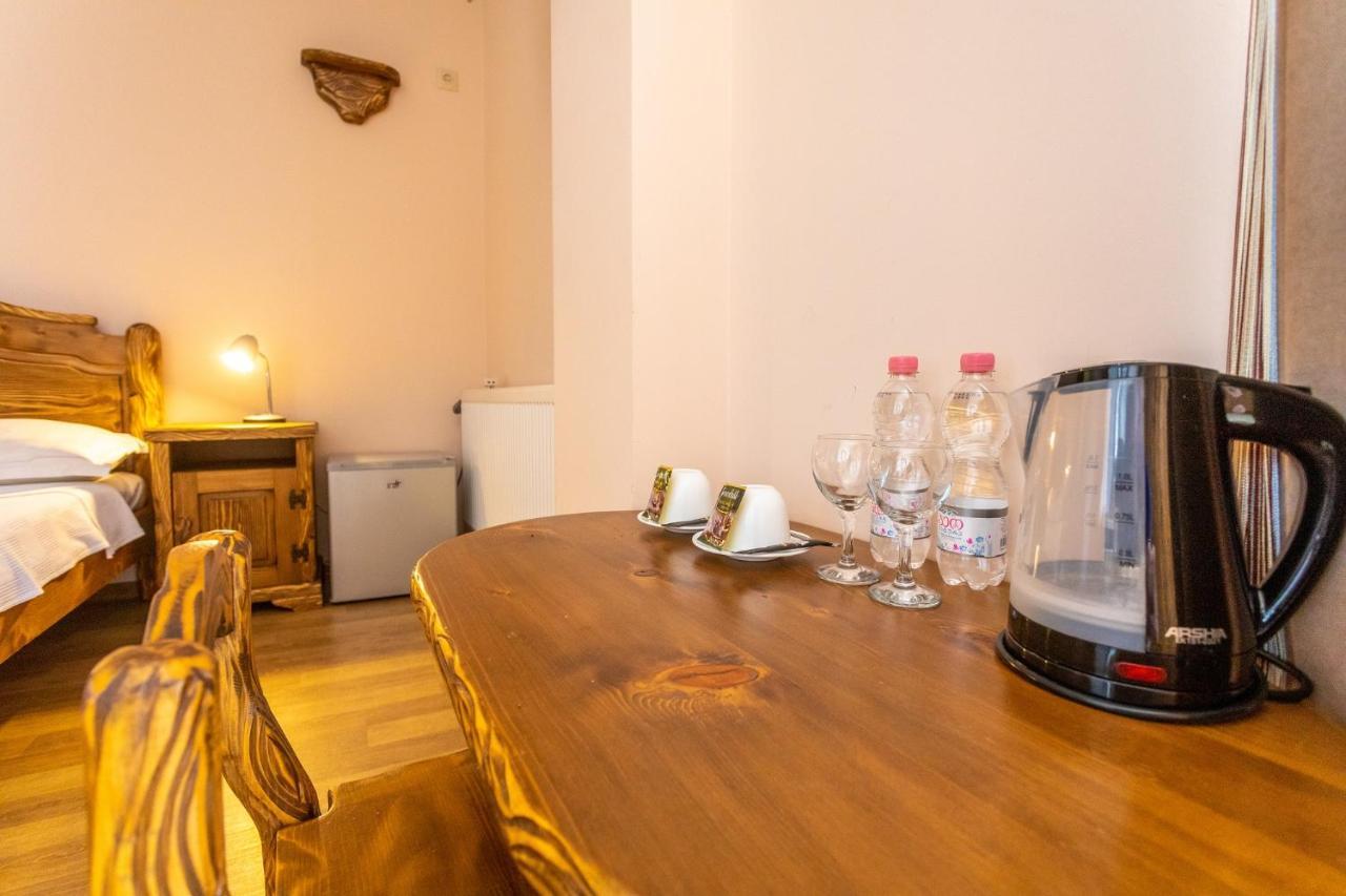 Hotel Phasis Kutaisi Esterno foto