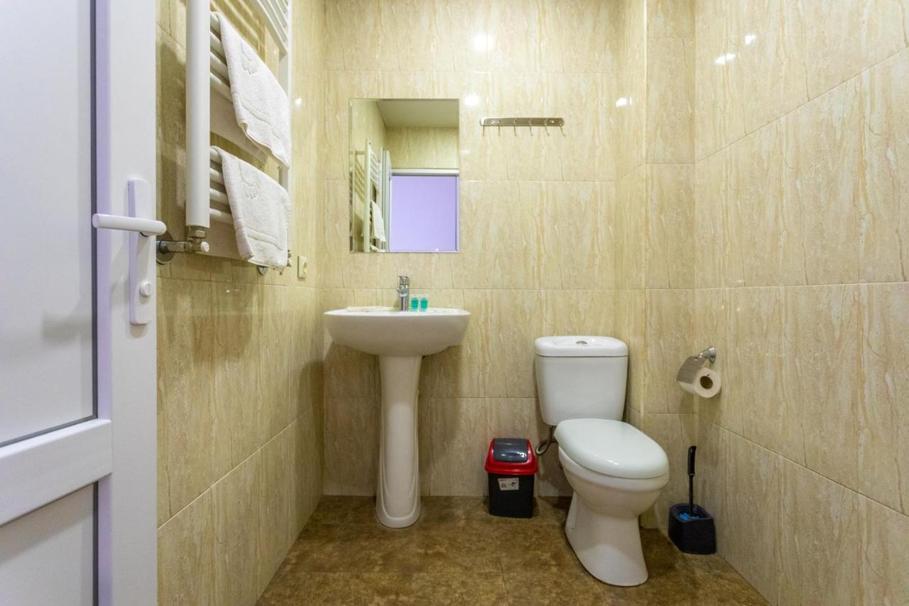 Hotel Phasis Kutaisi Esterno foto