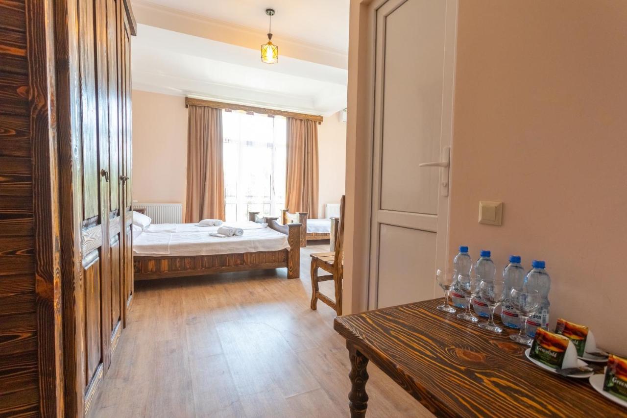Hotel Phasis Kutaisi Esterno foto