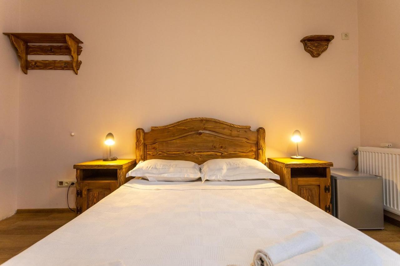 Hotel Phasis Kutaisi Esterno foto