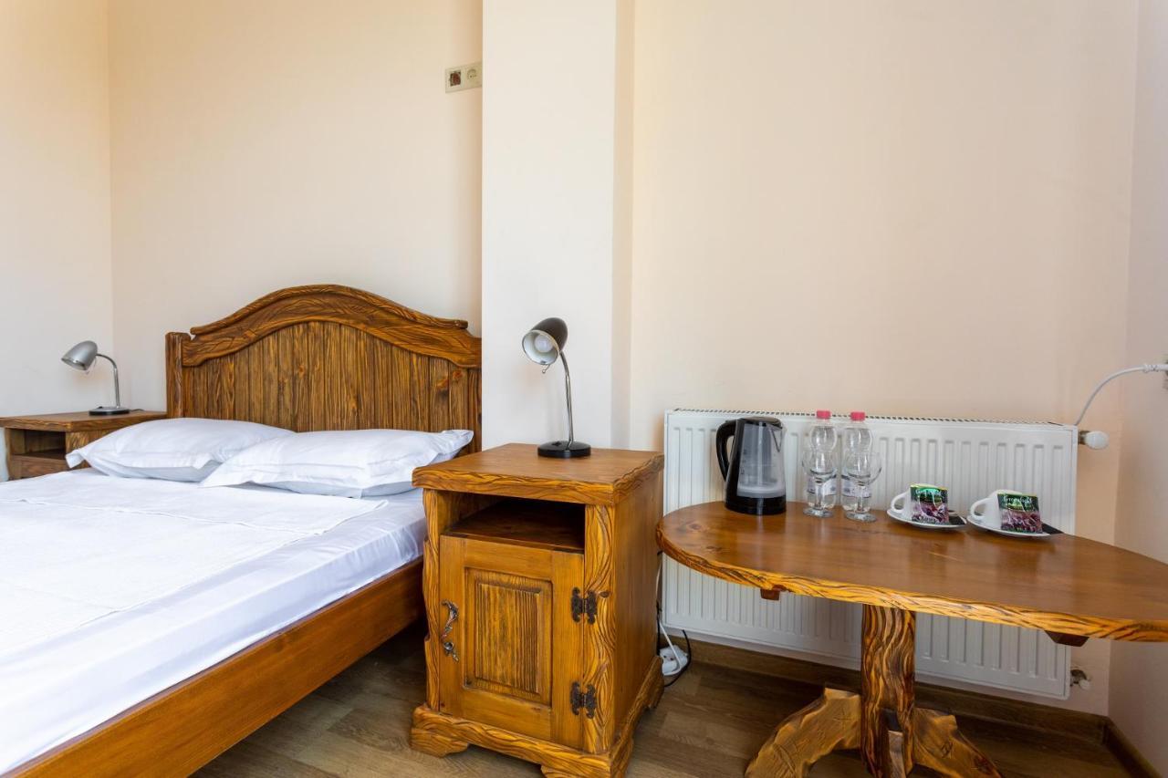 Hotel Phasis Kutaisi Esterno foto
