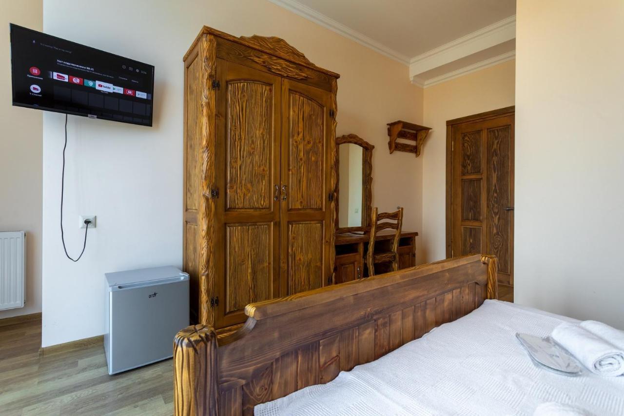 Hotel Phasis Kutaisi Esterno foto
