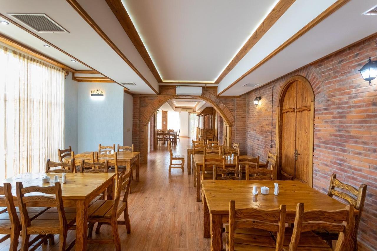 Hotel Phasis Kutaisi Esterno foto