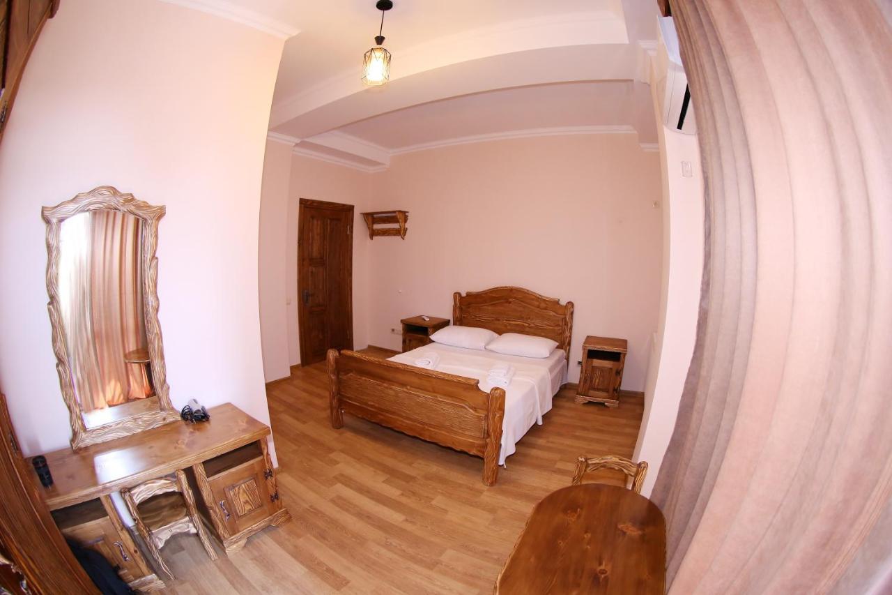 Hotel Phasis Kutaisi Esterno foto