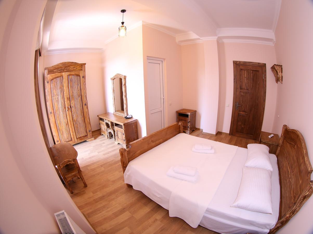 Hotel Phasis Kutaisi Esterno foto