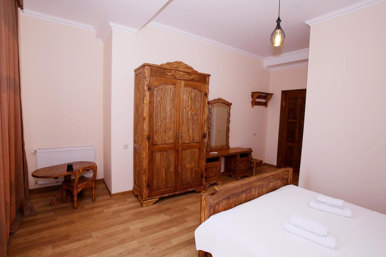Hotel Phasis Kutaisi Esterno foto