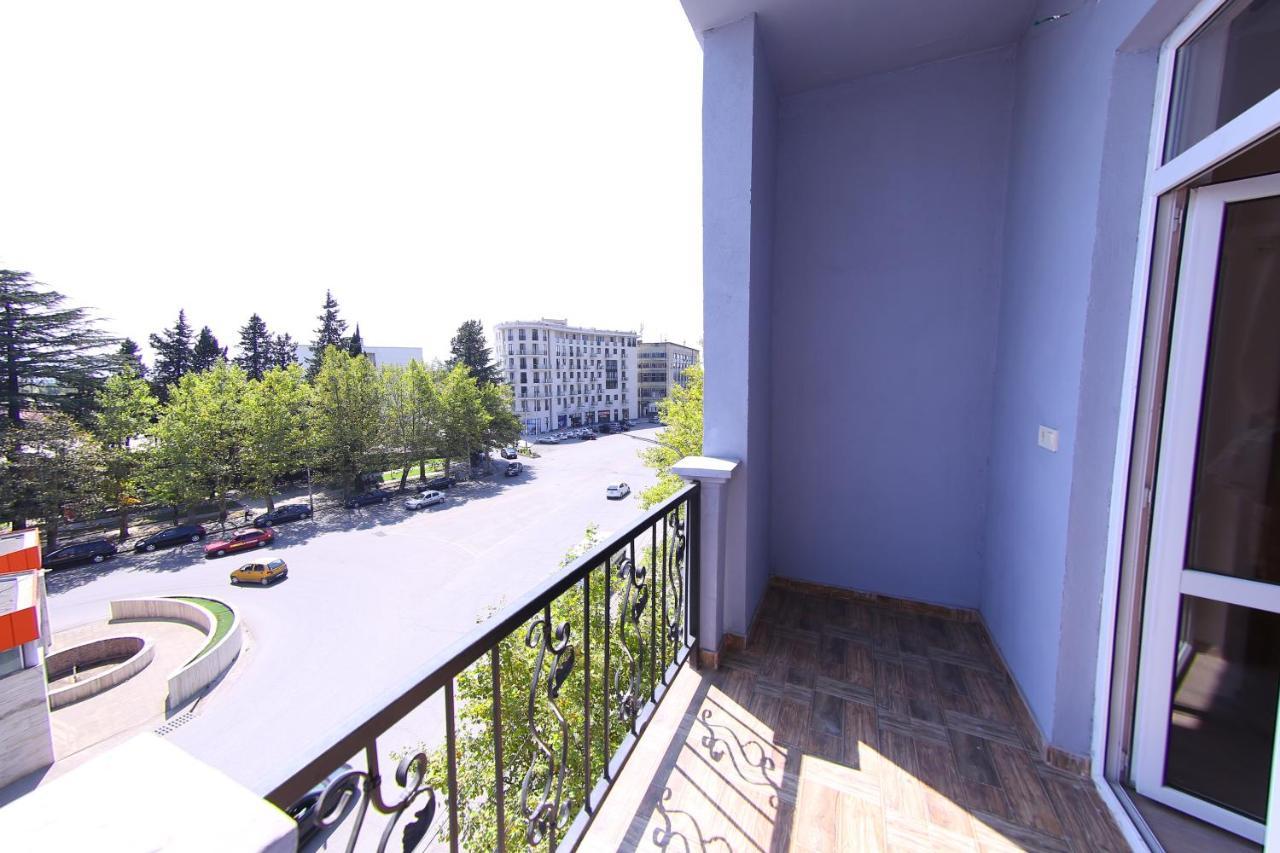 Hotel Phasis Kutaisi Esterno foto